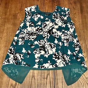 NWOT Express V Back Green & White Floral Top, S